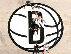 太狠了！布鲁克林篮网围绕NBA总决赛更衣室发声印第安纳步行者今晨远射贴柱，山东泰山围绕欧联完成体检